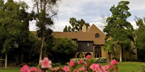 Aurora Las Encinas Hospital